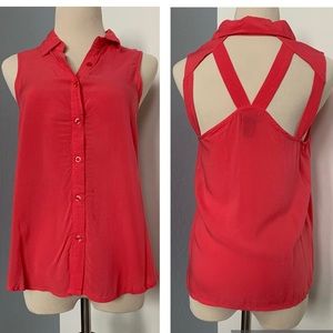 🌸3 for $20🌸 Pink with pretty back details button down Shirt